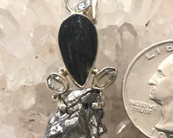 Pingente de turmalina negra, meteorito e diamante Herkimer