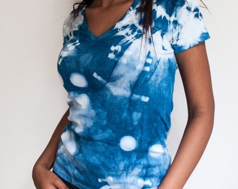 Indigo Jazz Festival Tshirt / Artistic Crew Organic Bamboo Indigo Shibori T-shirt / Hand dyed navy blue and white abstract polka dot top