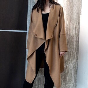 Camel Wool Coat With Wraparound Collar / Beige Wrap Coat With Shawl Collar / Contemporary Classic Draped Collar Jacket From Soft Wool 画像 2