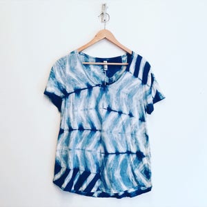 Luxe Womens Indigo Geo Shibori Organic Bamboo Cotton Tshirt / Geometrical Indigo Dyed Tshirt / Hand dyed tee Natural Indigo Tie Dye T-shirt