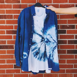 Herren Oxford Button Up Japanisches Indigo Shibori Hemd / Indigo gefärbtes blaues Batik Baumwollhemd / Hipster Freund Blau und Weiß Herrenbekleidung