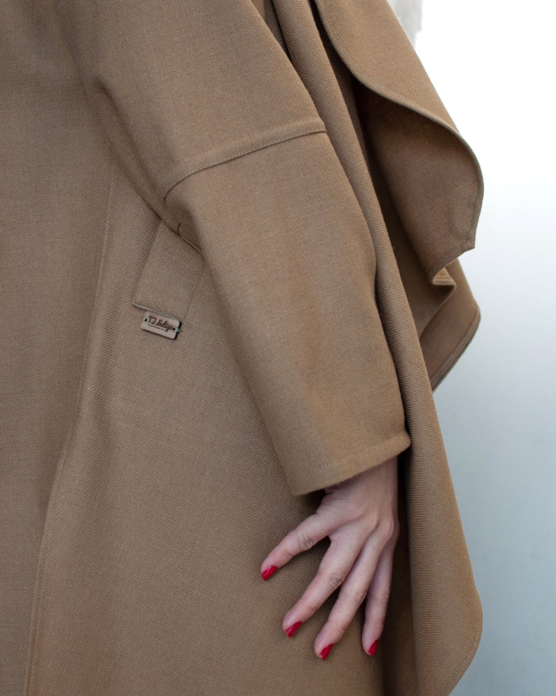 Camel Wool Coat With Wraparound Collar / Beige Wrap Coat With Shawl Collar / Contemporary Classic Draped Collar Jacket From Soft Wool 画像 8