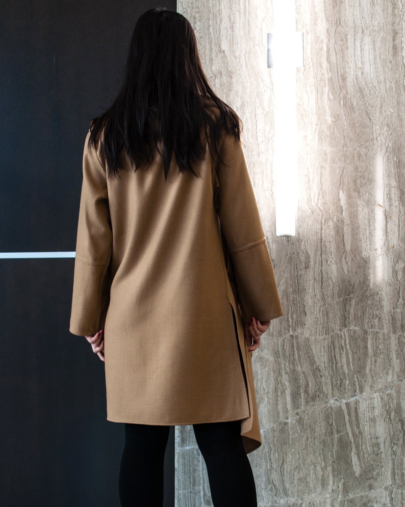 Camel Wool Coat With Wraparound Collar / Beige Wrap Coat With Shawl Collar / Contemporary Classic Draped Collar Jacket From Soft Wool 画像 5