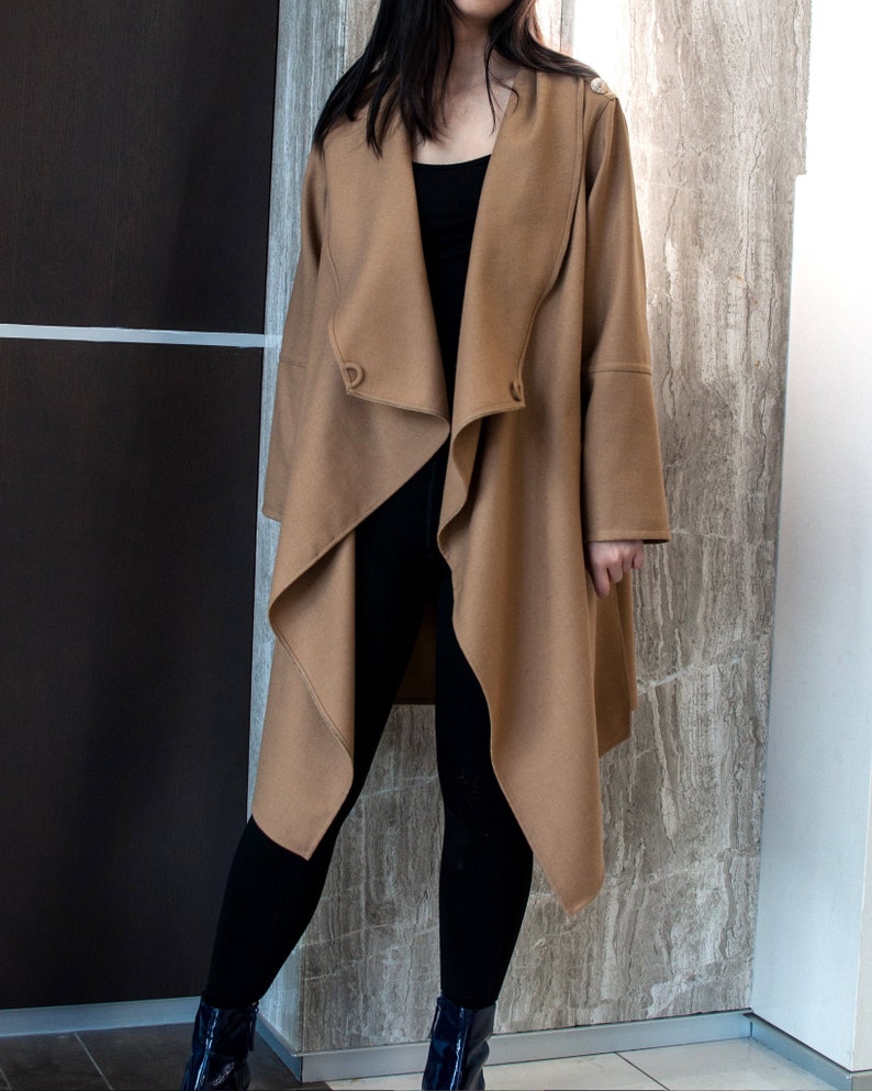 Camel Wool Coat With Wraparound Collar / Beige Wrap Coat With Shawl Collar / Contemporary Classic Draped Collar Jacket From Soft Wool 画像 2