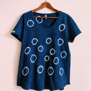 Kumo Japanese Indigo Shibori Bubbles Tshirt / Hand Dyed Organic Bamboo Cotton Crew Neck Tie Dye Super Soft Navy Blue and White T-shirt