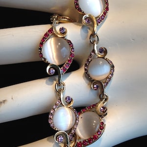 10% Off: Carolee Swirly Cat&#39;s Eye Bracelet