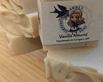 Savon à la vanille et aux amandes, fait main, entièrement naturel, en petites quantités, traité à froid avec du beurre de karité