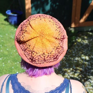 Gorro Coucher du Soleil, PATRÓN de tejido, Art Nouveau, tejido en color trenzado, tejido en redondo, elegante, boina