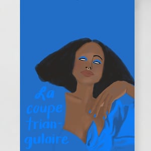 May include: A digital illustration of a woman with dark hair and blue eyeshadow. She is wearing a blue top and has the text "la coupe triangulaire" written in blue on the left side of the image.