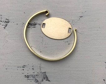 Hinge top brass bracelet with oval connector