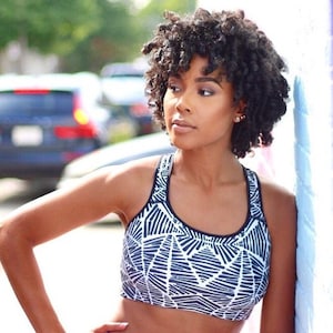 Black and white zebra print Sports Bra - Black and white sports bra - Stretchy sports bra - Women&#39;s sports bra- Patterned sports bra