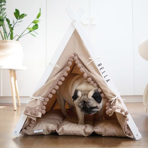 Boho beige pet teepee bed. Dog cat pompom bed. Personalizable dog cat gift. Portable pet house. Bulldog bed. Shiba Inu bed. Beige dog house