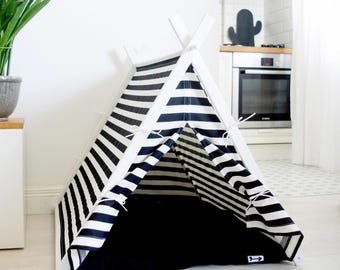 Striped Pet Teepee: Personalized Black and White Cat/Dog Tent Bed