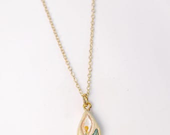 Collana con ciondolo in argilla Peacemaker / Giglio della pace / Dipinto a mano / Pace / Il lama di pizzo