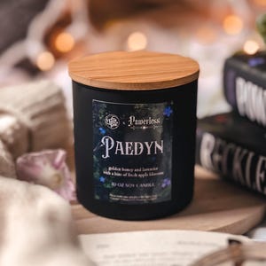 Paedyn 10 oz, Bookish Soy Candle, Powerless Lauren Roberts,