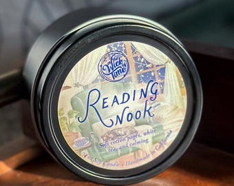 読書コーナー、大豆ブックキャンドル、ホームライブラリーの本棚装飾、心地よいファンタジー、読書タイムギフト、文学的な香り、読書好き向けキャンドル 4オンス