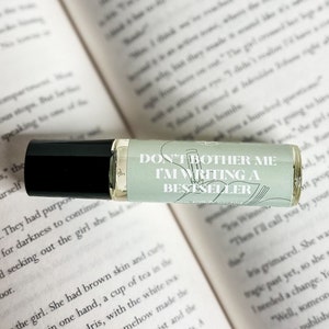 パフュームオイル、Don't Bother Me I'm Writing a Bestseller: Sea Salt and Orchid Rollerball for Authors、10ml