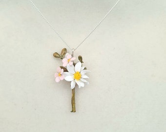 Bouquet necklace. Handmade necklace. White daisy necklace.