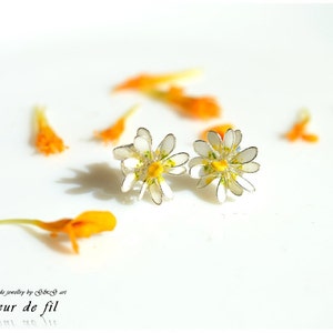 Handmade earrings - &quot;Daisy&quot;, White & yellow earrings, Silver wire earrings, Small earrings, Flower earrings