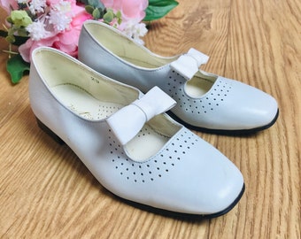 Deadstock 1970's White Leather Kids Mary Janes Made in France EU 28