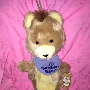 Vintage Dakin Bear Bumbles Playbag NWWTS Brown fuzzy hair Bib Zipper 1980