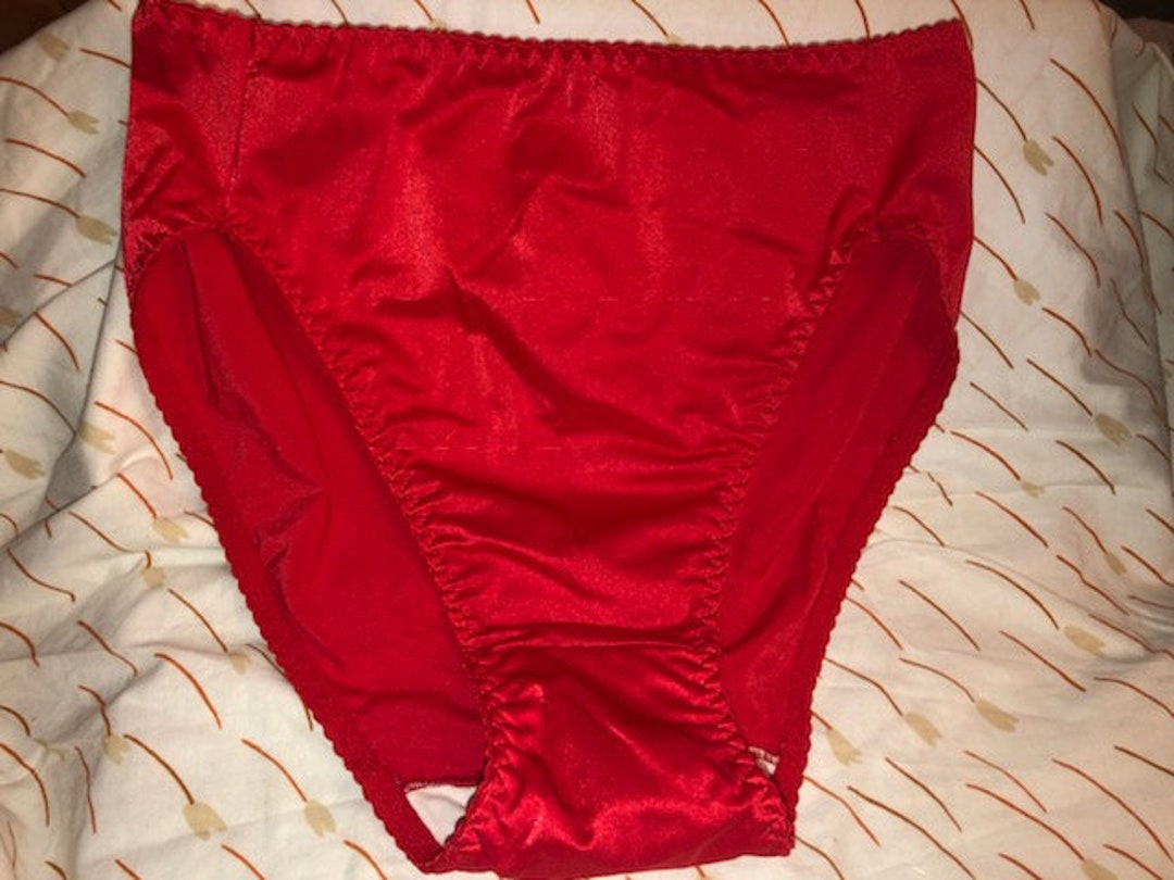 NWT Made in France RAVAGE ~ Red polka dot Bra & Panties Set Size
