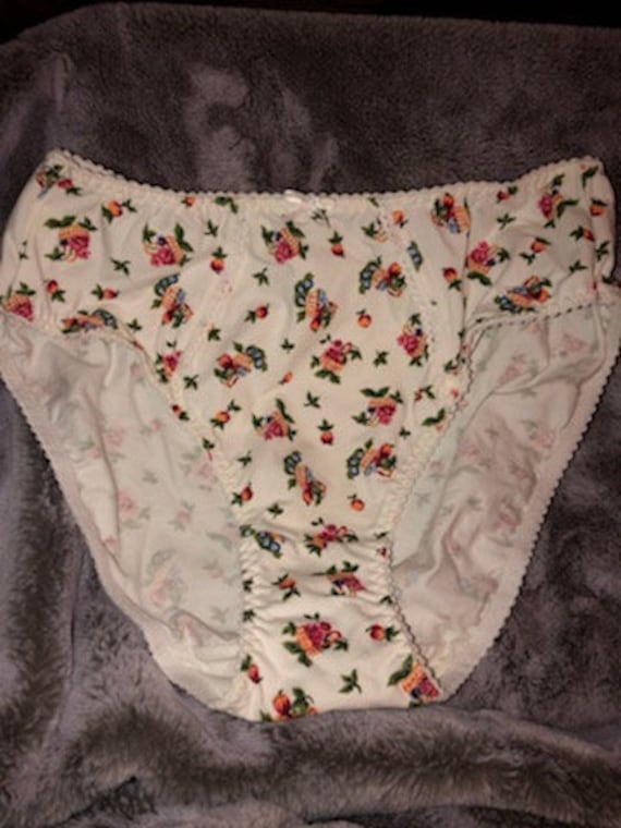 Vintage Womens Underwear Size 9 Cotton Lycra Panties Floral Fruit