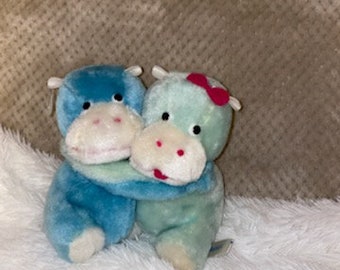 Vintage Russ Hippo Plush Pair Love Mates Hippos Hippopotamus NWTS 8" Blue Aqua Hugging together