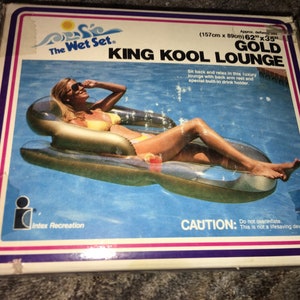 Vintage Pool Float The Wet Set King Kool Lounge Gold 62&quot; x 35&quot; NIB 1984 Swimming Beach Lake Water Boating Intex
