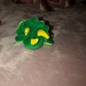 Vintage GMA Access Dinosaur Plush Baby Triceratops Little small one Green Yellow Horns 4&quot;
