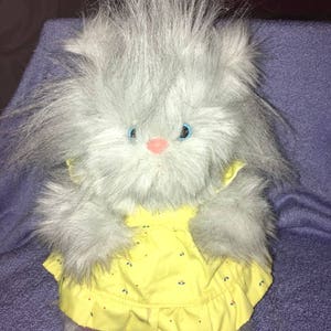 Vintage Cat plush Fuzzy Fur Gray blue eyes Stray Kitten Wearing yellow dress Schaper 1986 baby ECU