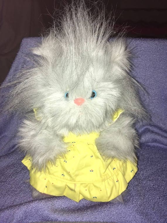 Peluche chat Vintage Fuzzy fourrure gris yeux bleus errants chaton porte  jaune robe bébé Schaper 1986 ECU -  France