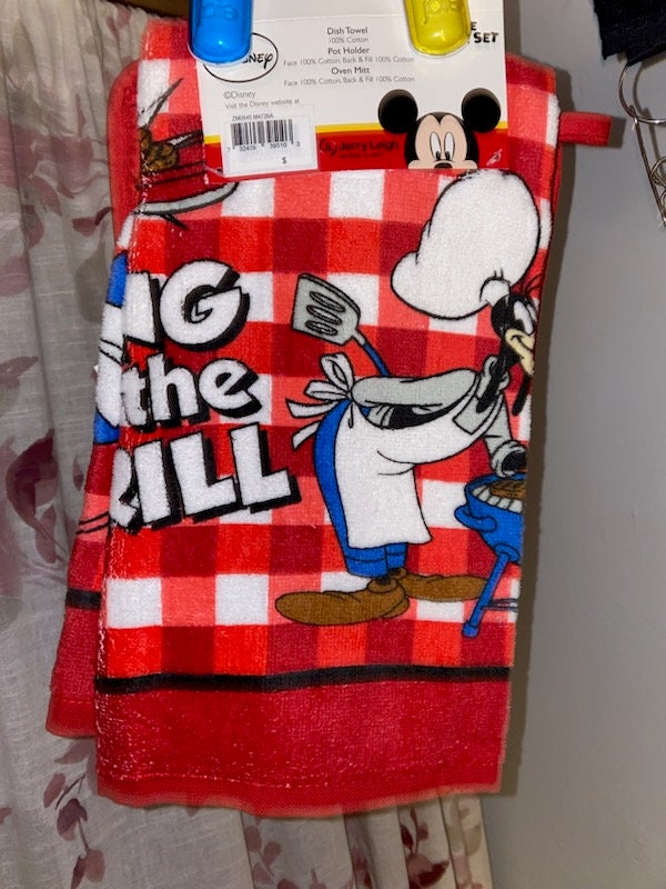 Disney Chef Mickey Mouse 3 Piece Kitchen Set - Dish Towel, Pot Holder, Oven  Mitt in 2023