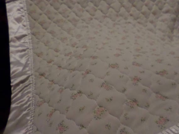 cotton baby blanket with satin trim