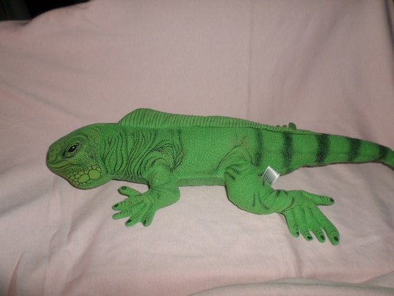 iguana de peluche