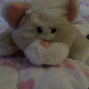 Cat by Dakin vintage purple white gingham ribbon around neck cream light brown cartoon look 7" lays flat pink nose