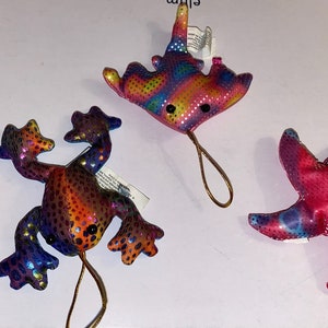 Vintage Sand Creatures Rainforest Cafe Mini Sand Stingray Frog Starfish Shiny Silky Bellies Pinjs Blues Metallic Spots Silver 3&quot;