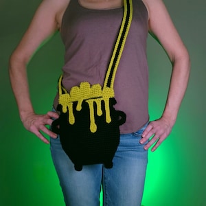 Bubbling Cauldron Purse Crochet Pattern | Witch&#39;s Brew Cellphone Carrier Pattern | Halloween Bag Tutorial | One Size | Digital Download