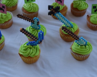 Adornos para cupcakes con conjunto de herramientas inspirado en Minecraft