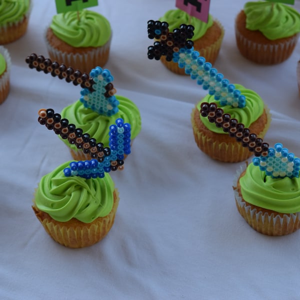 Adornos para cupcakes con conjunto de herramientas inspirado en Minecraft