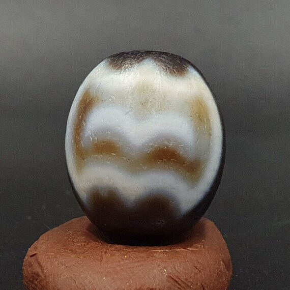 Very rare pattern old antique himalayan tibetan dragon bat eyes dzi amulet bead