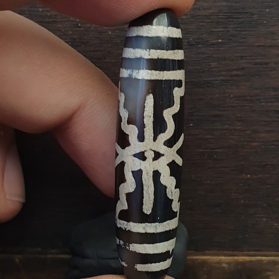 Himalayan indo tibetan central asian etched agate beads decorated bead bd et 15