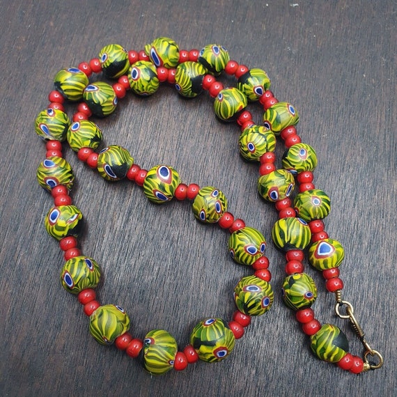 Vintage red white heart 6mm & roman style green gabri eyes beads necklace