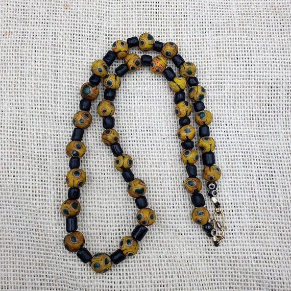 Gbr-2. vintage black yellow, green gabri eyes glass beads strand necklaceGift