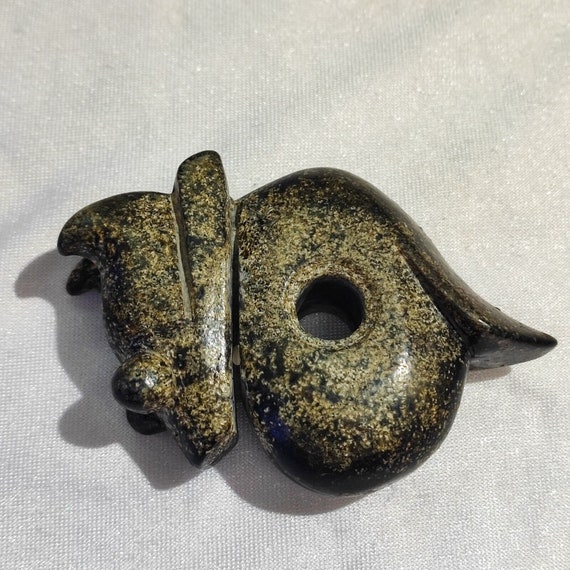 Antique black stone mysterious animal carving stone bead amulet mg-9-10