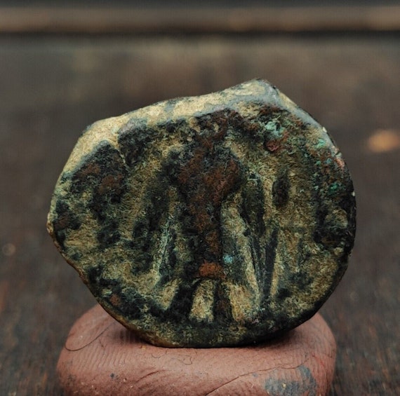 Bronze coin of kushan emperor vima takto alias soter megas (80–90 ce) ancient 4y