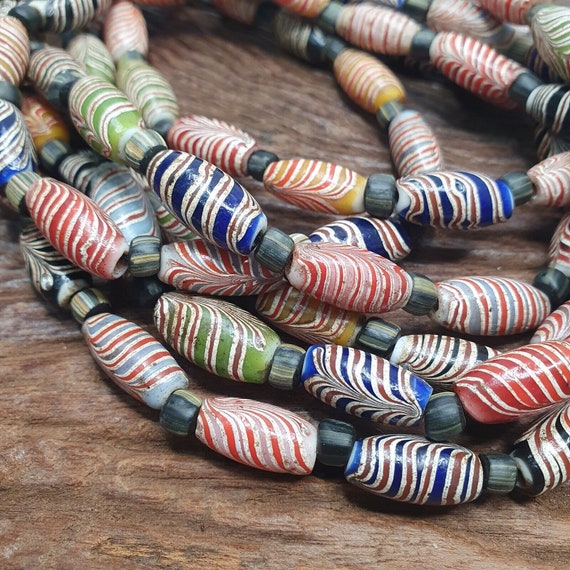 Vintage feathered glass: exquisite beaded art 17x9.5mm glass beads necklaceGift