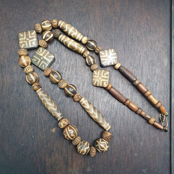 Asian burmese old pumtek stone beads long necklac… - image 1
