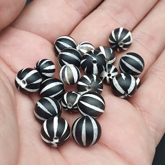 Lot 20 indo himalayan tibetan etched agate beads decorated agate beads