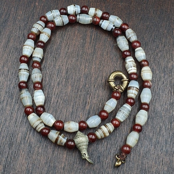 Antique bactrian white stripes agate middle eastern agate beads necklace